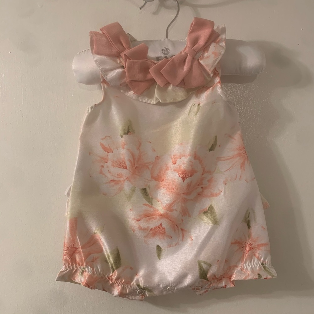 Fao Schwarz Sz 0-3 Months Onesie